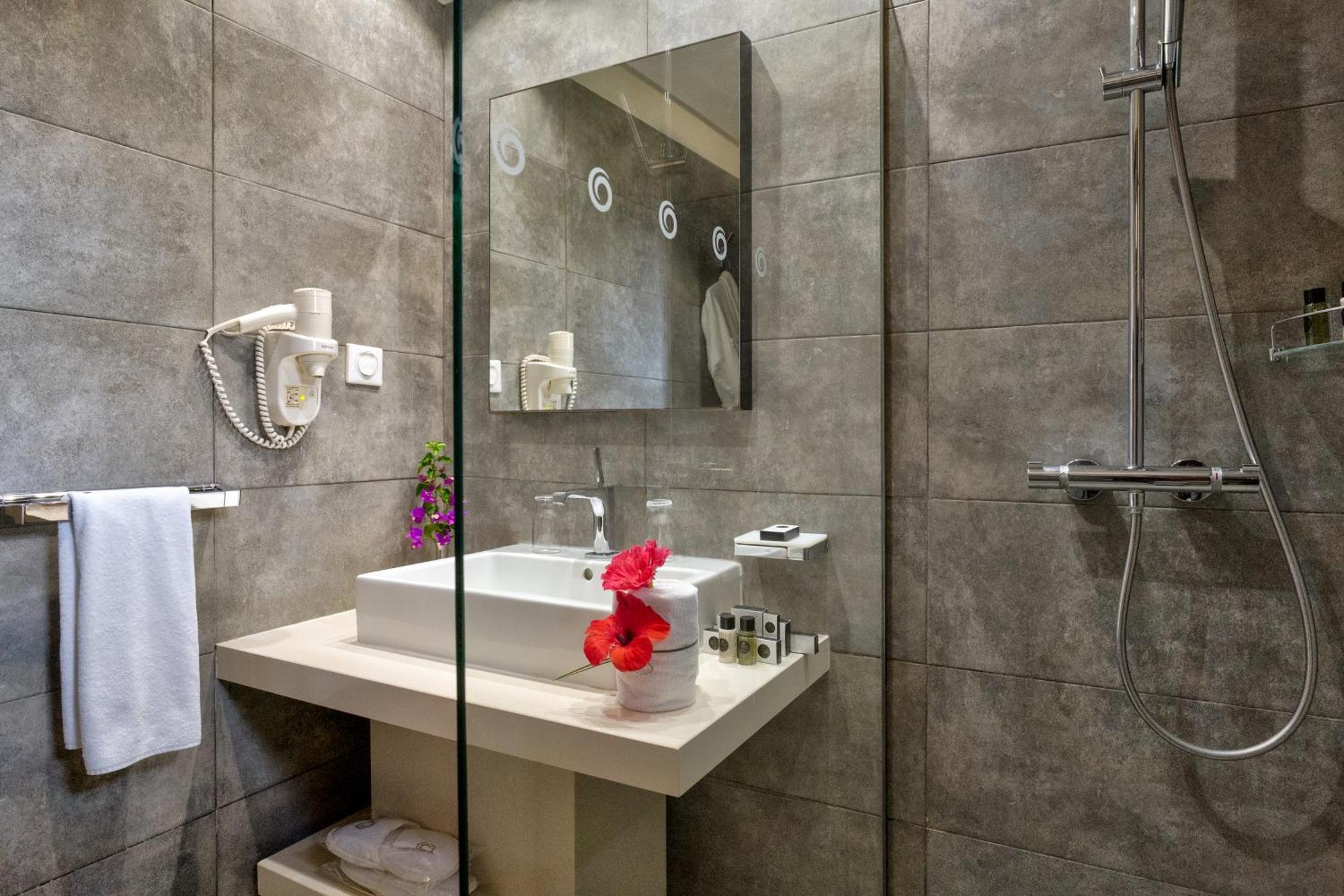 塔巴卡西加尔酒店 外观 照片 Bathroom