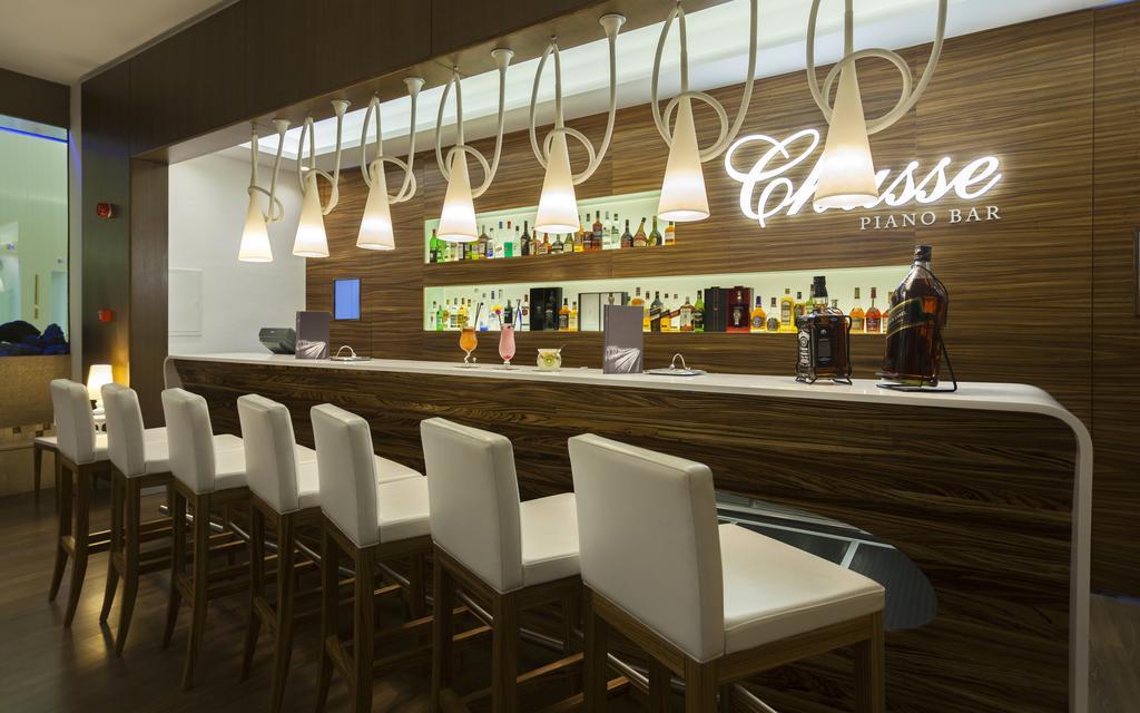 塔巴卡西加尔酒店 外观 照片 Chase Lounge at San Francisco International Airport